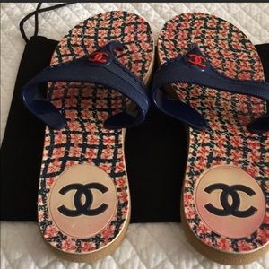 Chanel flip flops size 7